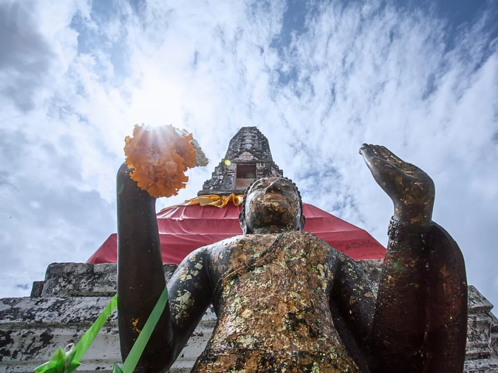 พระปรางค์เอน ณ วัดสาขลา สมุทรปราการ