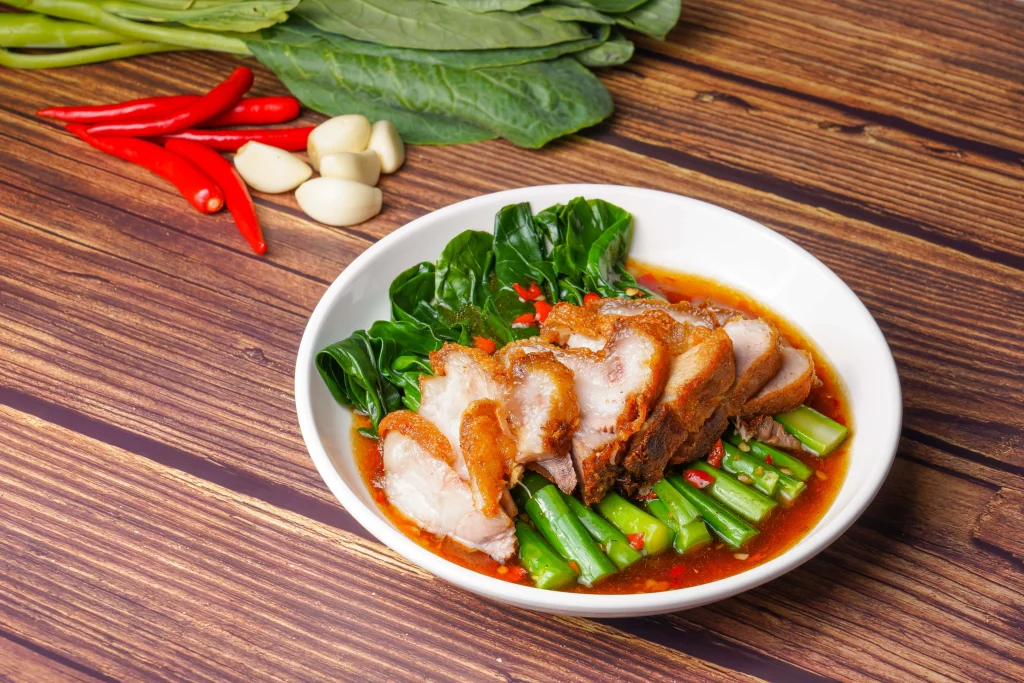 ขาหมูเยอรมันผัดคะน้าฮ่องกง